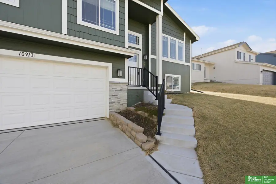 10913 Sheffield Street, Omaha, NE 68142 - #2