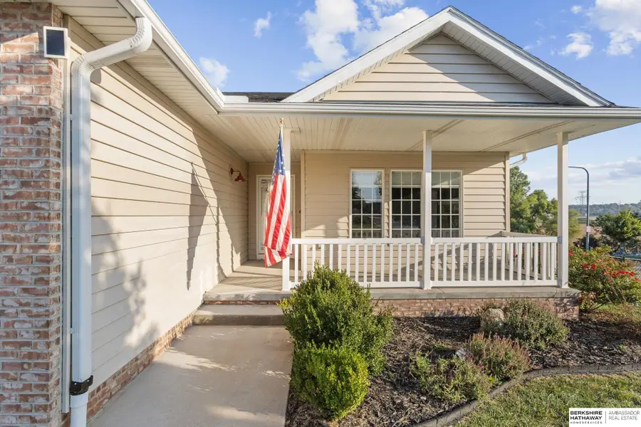 2608 Alexandra Road, Papillion, NE 68133 - #2