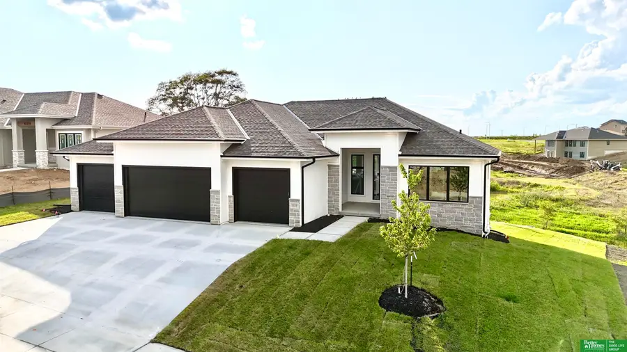 10110 Laramie Street, Papillion, NE 68046 - #2