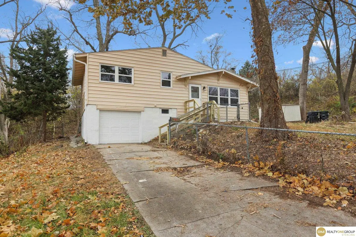 6905 Laurel Avenue, Omaha, NE 68104 - Image #1