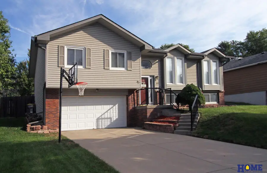 8012 Meredeth Street, Lincoln, NE 68506 - Image #2