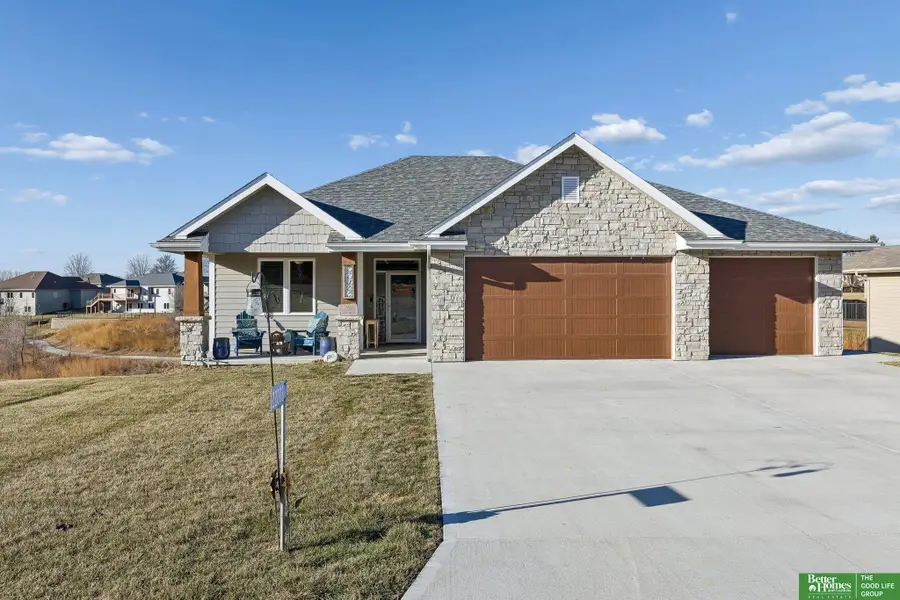 22033 Eldberberry Road, Glenwood, IA 51534 - Image #2