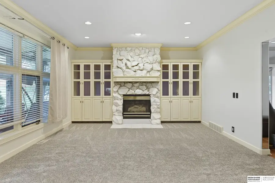 16767 J Circle, Omaha, NE 68135 - Image #2