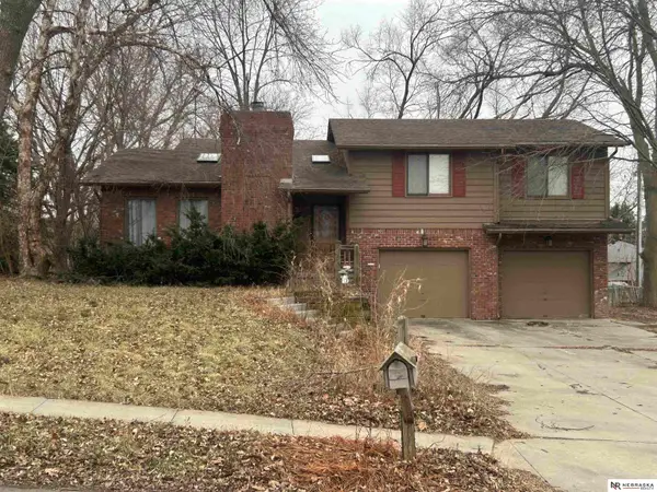 21441 Fieldcrest Drive, Omaha, NE 68022