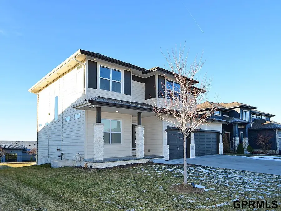 18421 Merion Drive, Omaha, NE 68136 - Image #2