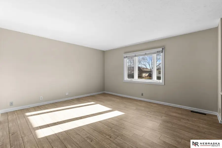 13524 Valley Street, Omaha, NE 68144 - Image #2