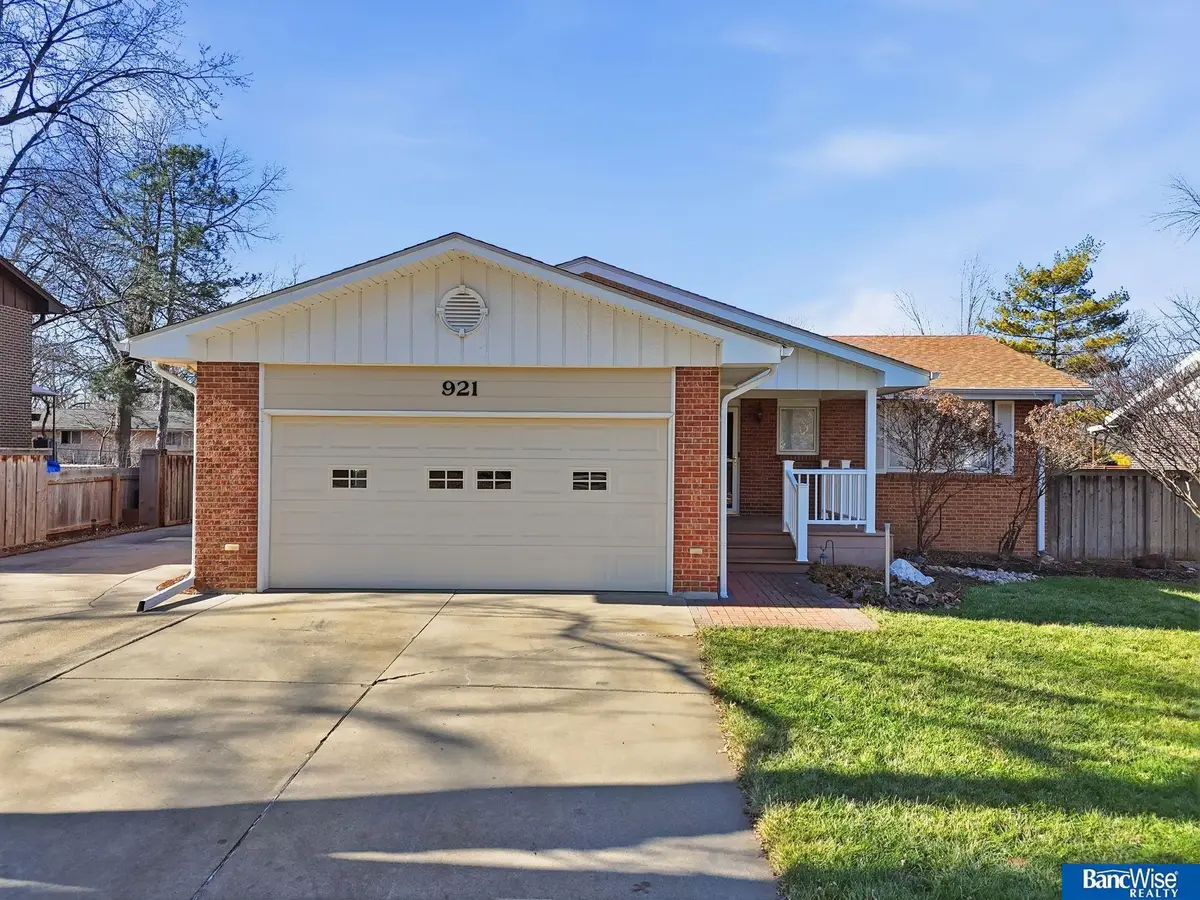 921 Cobblestone Drive, Lincoln, NE 68510 - Image #1