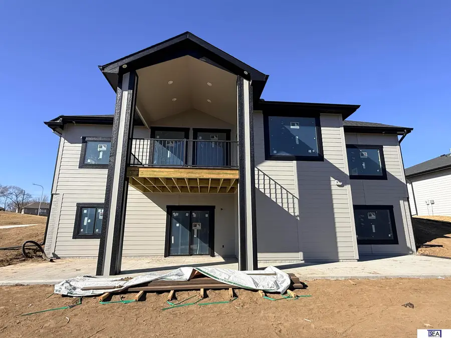 613 Valley Road, Papillion, NE 68046 - #2