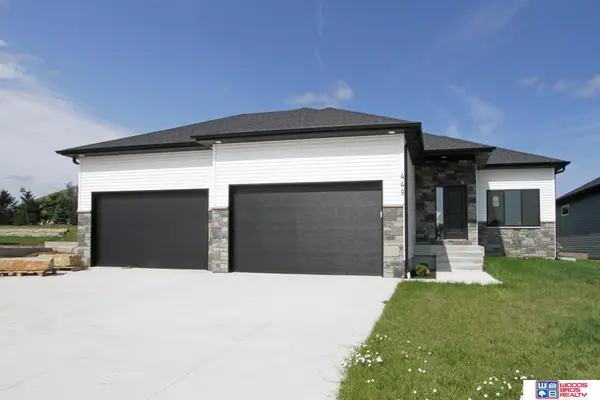449 Half Moon Drive, Lincoln, NE 68527