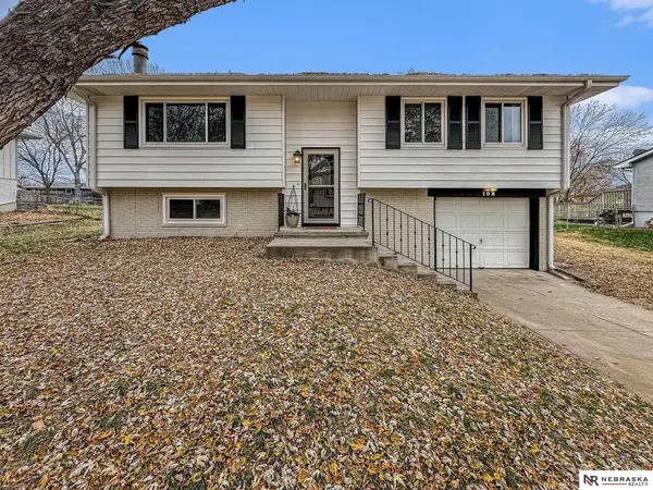 108 Concord Avenue, Hickman, NE 68372