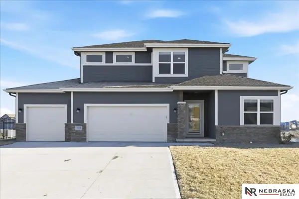 10205 S 109 Street, Papillion, NE 68046