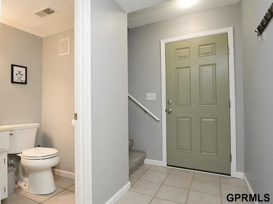 21319 Fieldcrest Drive, Elkhorn, NE 68022 - Image #3