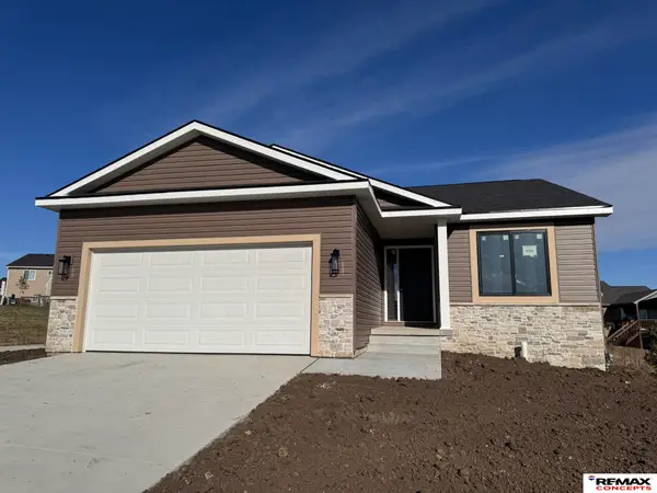 4306 Woodside Village Drive, Lincoln, NE 68528