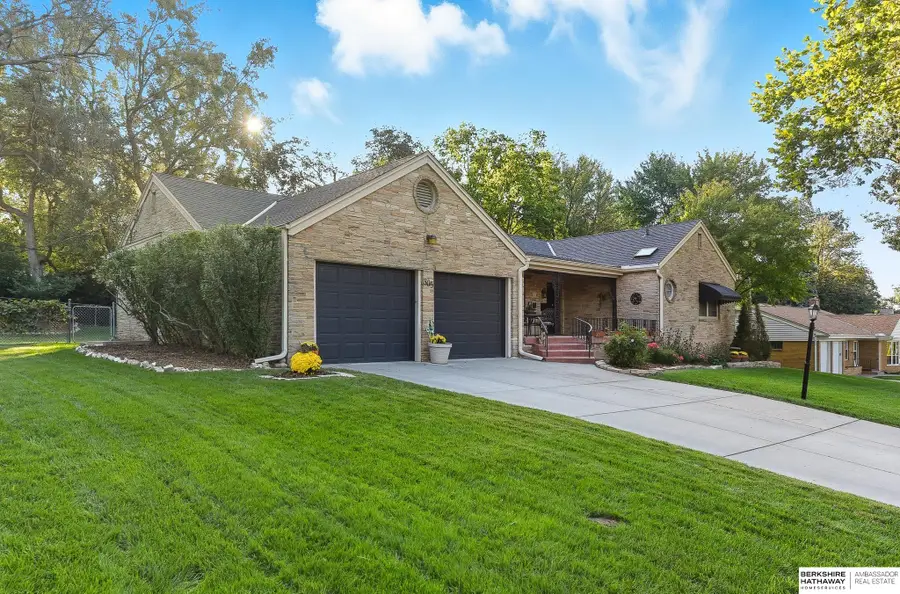 305 S 68th Street, Omaha, NE 68132 - Image #2