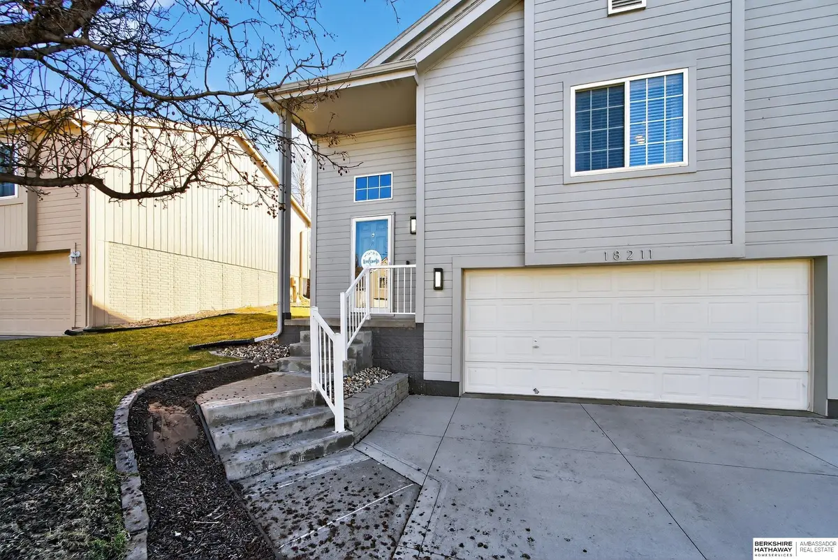 18211 Edna Street, Omaha, NE 68136 - Image #1