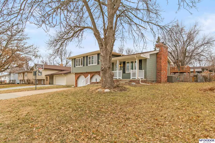 11698 Roanoke Boulevard, Omaha, NE 68164 - Image #2