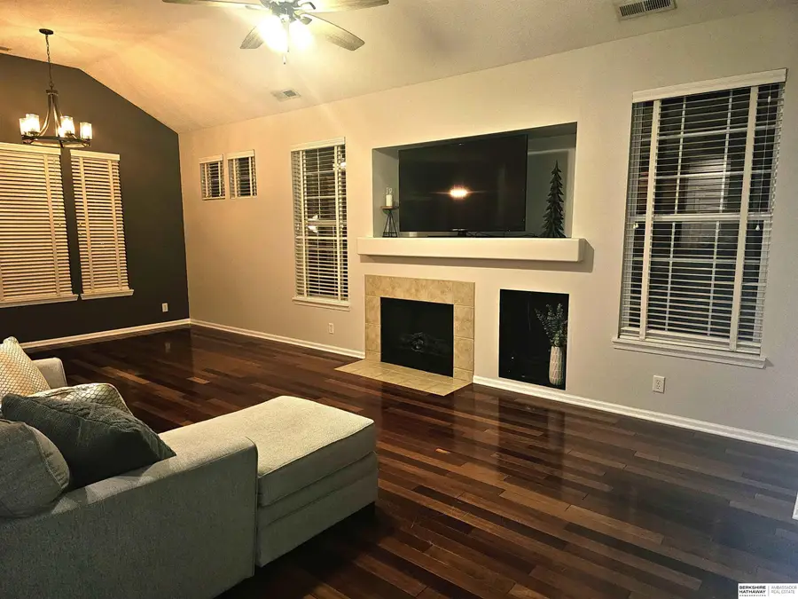 14102 Tregaron Ridge Avenue #E, Bellevue, NE 68123 - Image #3