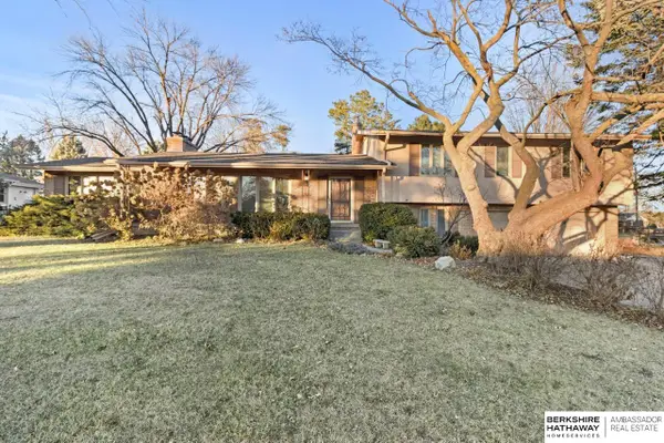 7054 Starlite Drive, Omaha, NE 68152