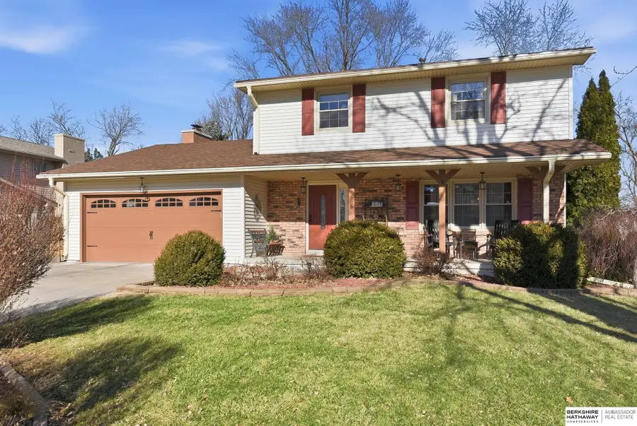 906 Crest Road, Papillion, NE 68046 - Image #2