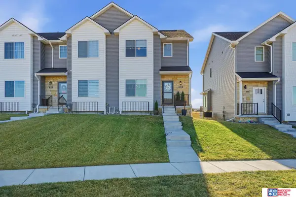 9533 Duckhorn Drive, Lincoln, NE 68526