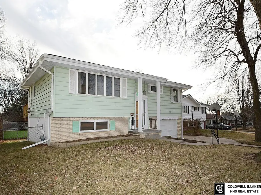7813 S 37th Street, Bellevue, NE 68147 - Image #2