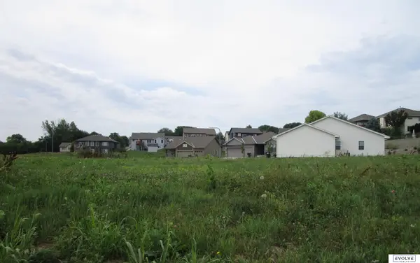 913 Gayle Street, Papillion, NE 68046