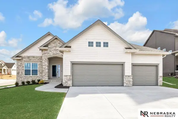 21351 Elk Ridge Circle, Papillion, NE 68046