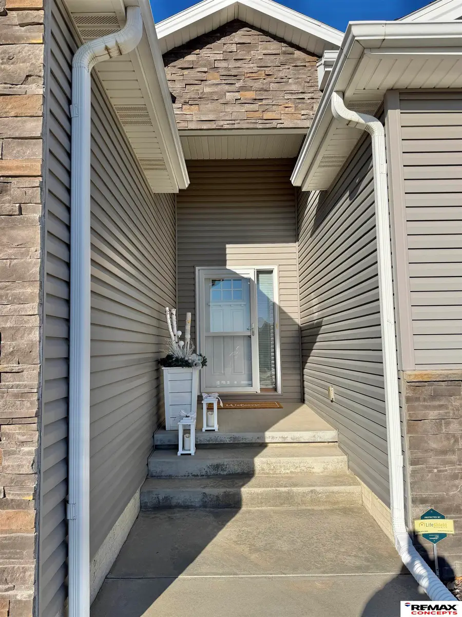 9415 Dutch Mill Lane, Lincoln, NE 68516 - Image #2