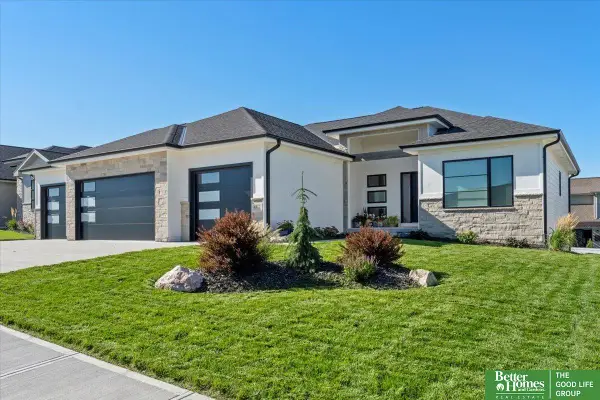 6518 S 208th Avenue, Elkhorn, NE 68022