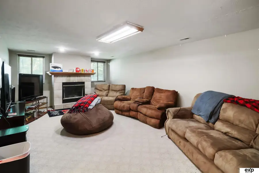 240 W Irving Street, Lincoln, NE 68521 - #2