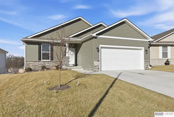 17512 Greenleaf Street, Omaha, NE 68136
