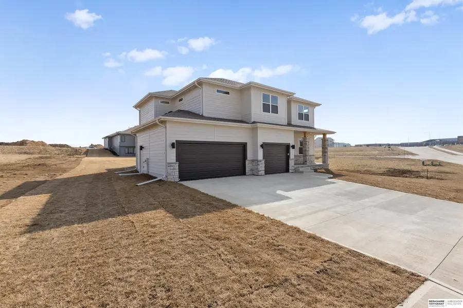 10305 Prospect Street, Papillion, NE 68046 - #2