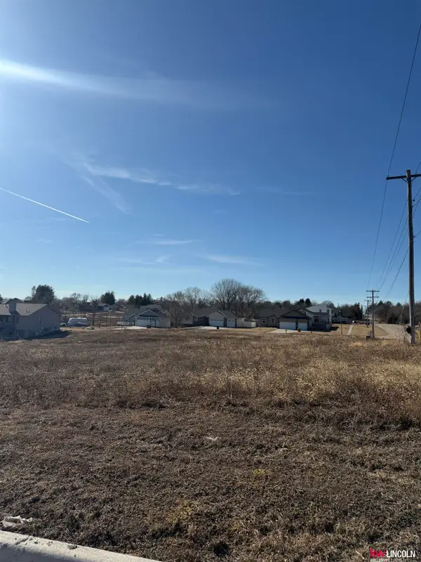 315 Cottonwood Court, Bennet, NE 68317