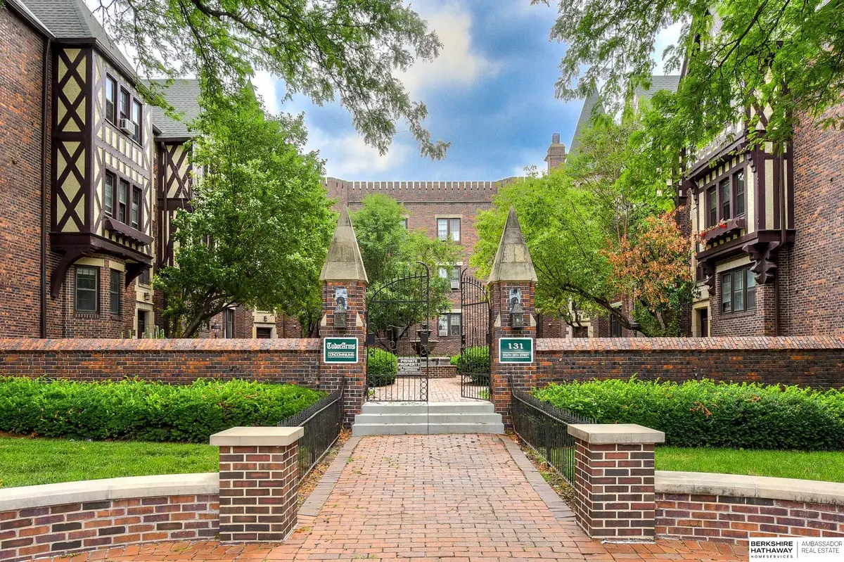 131 S 39th Street #12, Omaha, NE 68131 - Image #1