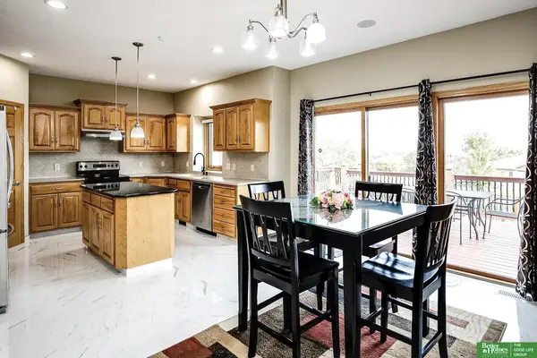 2004 Longview Street, Papillion, NE 68133