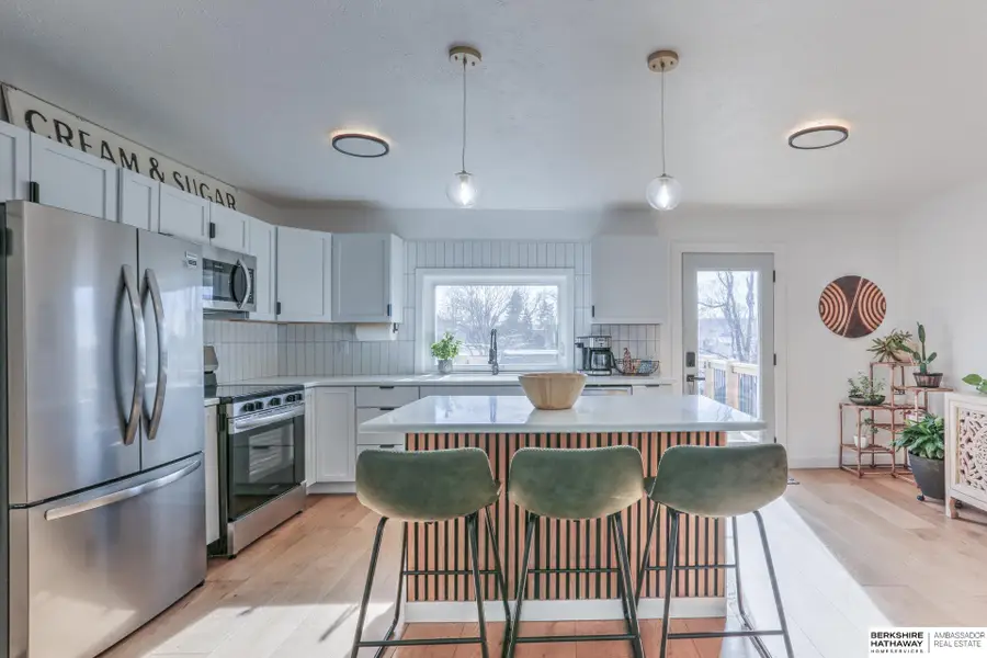 10611 Nicholas Street, Omaha, NE 68114 - Image #2