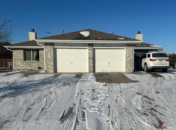 3900 Sweetbriar Lane, Lincoln, NE 68516