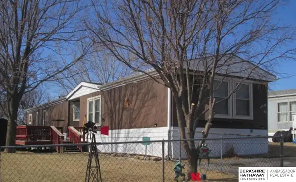 15154 D Plaza #40, Omaha, NE 68144