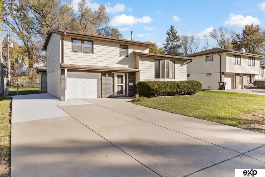 7009 Park Crest Drive, La Vista, NE 68128 - Image #3