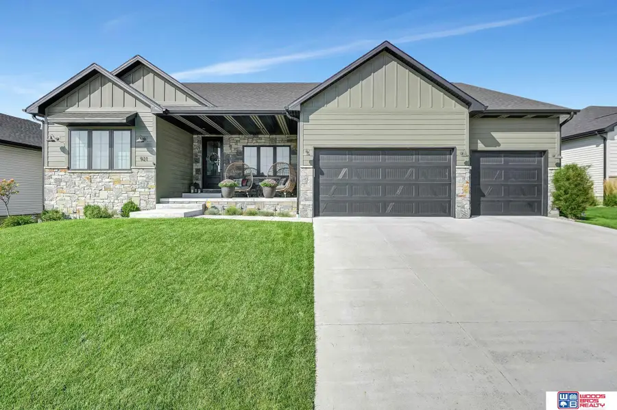 921 N 107th Street, Lincoln, NE 68527 - #2