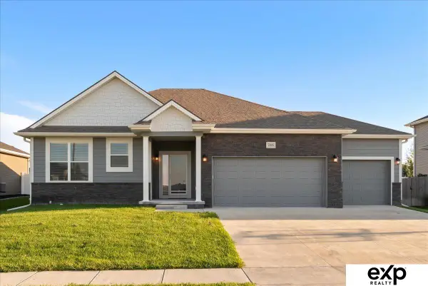 6859 Stony Point Drive, Papillion, NE 68046