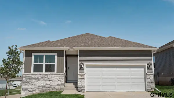 11951 S 114th Avenue, Papillion, NE 68046