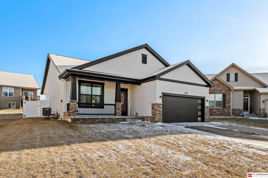 15809 Young Circle, Bennington, NE 68007 - Image #2