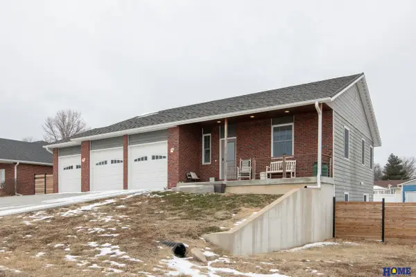 206 Meadow Drive, Pickrell, NE 68422