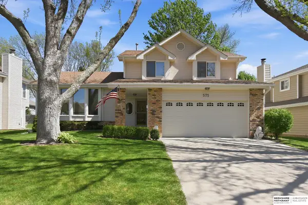 575 N 152 Avenue Circle, Omaha, NE 68154