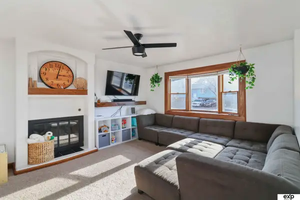 7778 Greenleaf Drive, La Vista, NE 68128