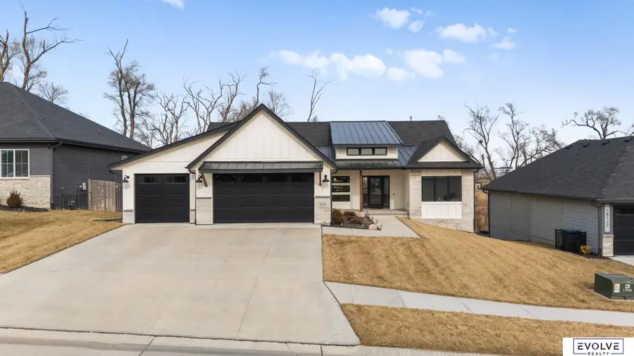 18128 Gretchen Avenue, Elkhorn, NE 68022 - Image #3