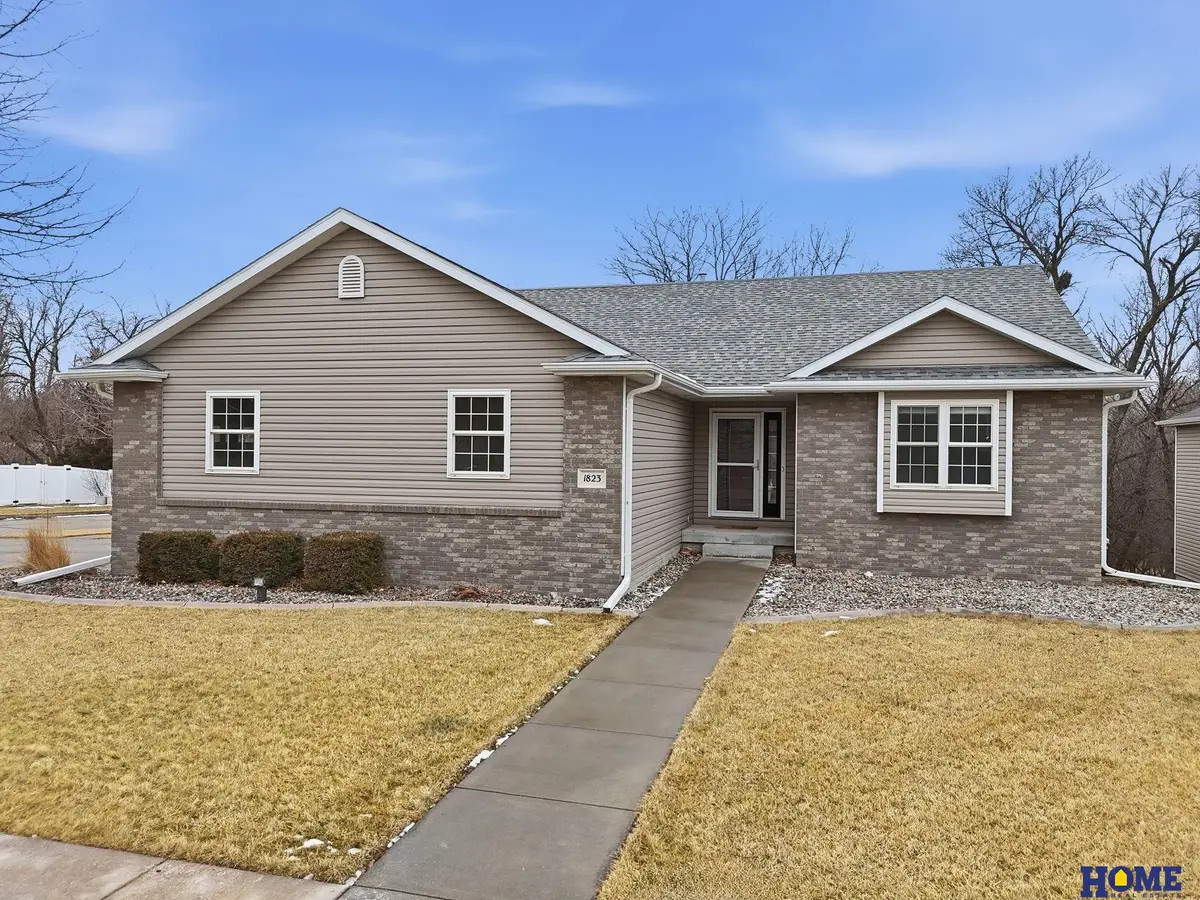 1823 SW 38th Street, Lincoln, NE 68522 - #1