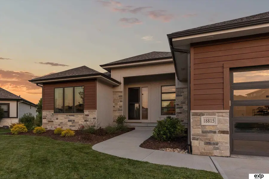 18815 Taylor Circle, Elkhorn, NE 68022 - Image #2