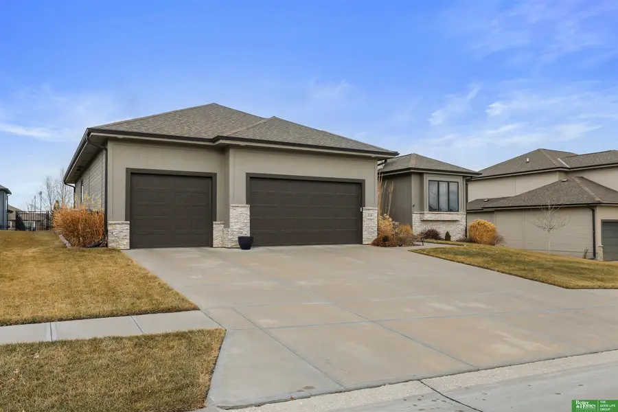 516 Sherwood Drive, Gretna, NE 68028 - Image #2